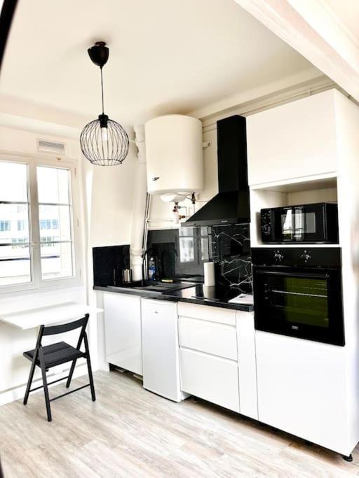 Appartement Vue Tour Eiffel Ligne 14 A Cote De Paris Gentilly Dış mekan fotoğraf