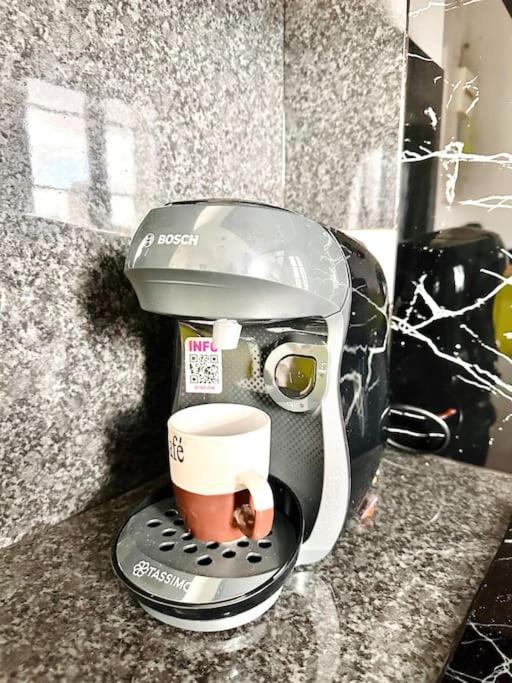 Appartement Vue Tour Eiffel Ligne 14 A Cote De Paris Gentilly Dış mekan fotoğraf