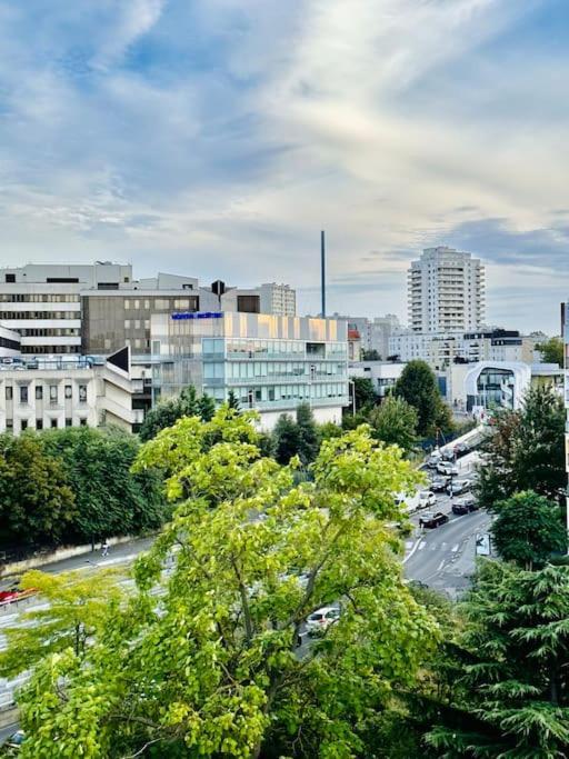 Appartement Vue Tour Eiffel Ligne 14 A Cote De Paris Gentilly Dış mekan fotoğraf